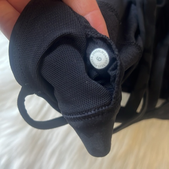 LULULEMON ATHLETICA ANINAL PRINT BLACK SPORTS BRA 6 - Picture 5 of 7